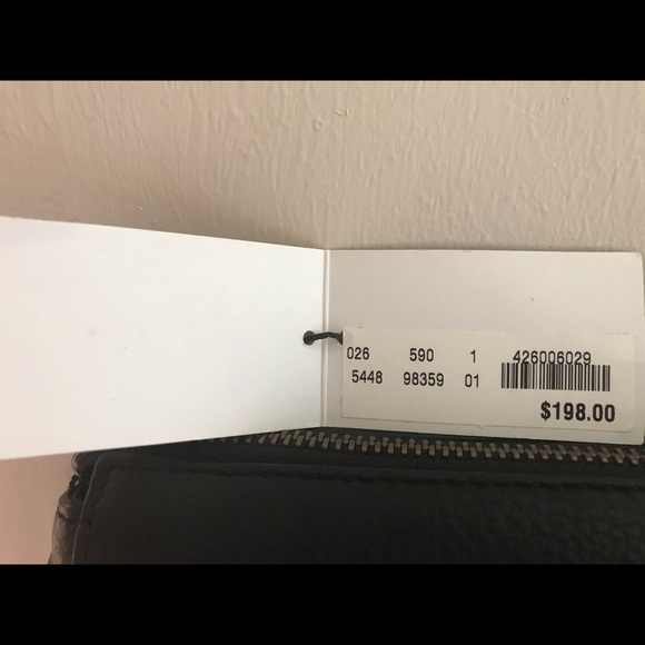 Brooks Brothers Toiletry Kit - Picture 2 of 8